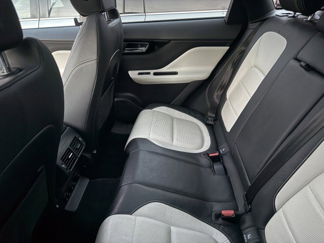Used 2018 Jaguar F-PACE R-Sport image 7
