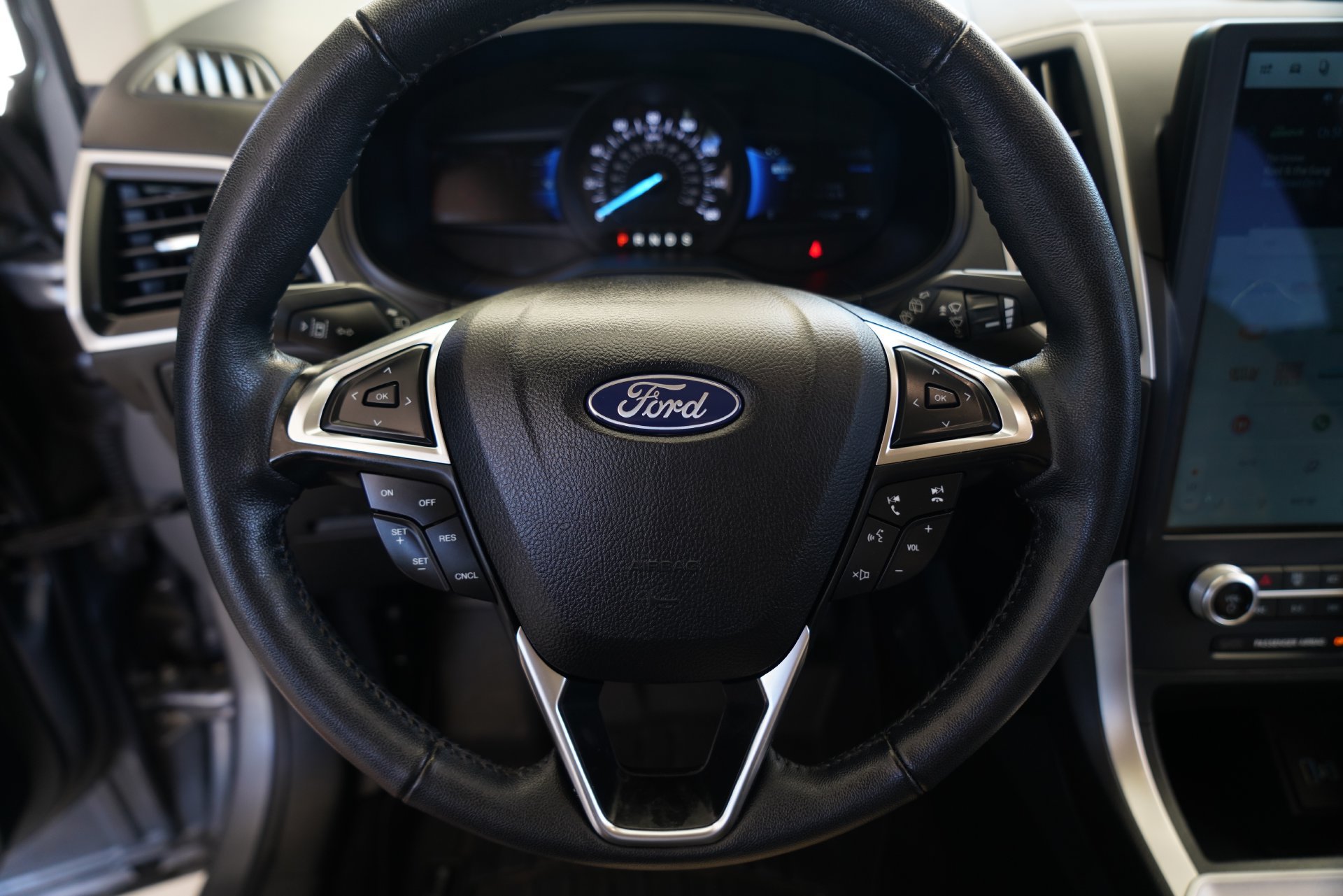 Used 2024 Ford Edge SEL AWD/4WD image 11