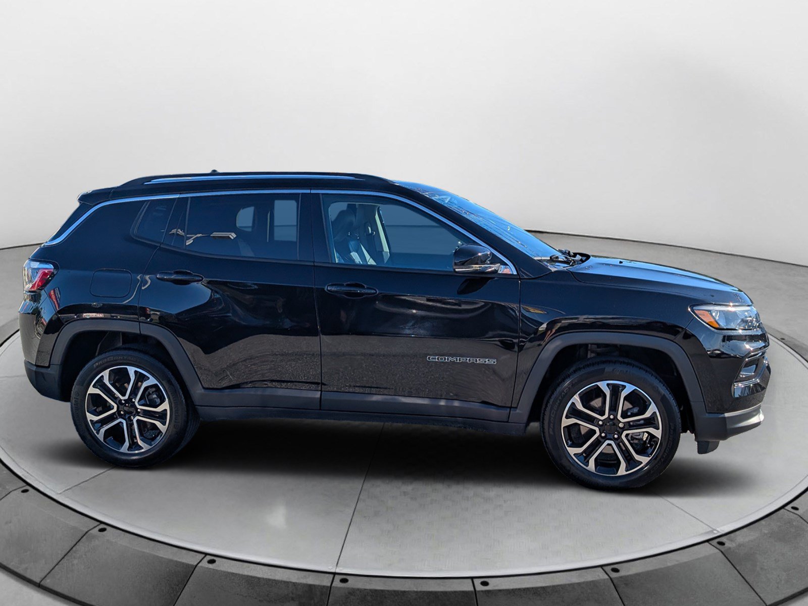 Used 2022 Jeep Compass Limited AWD/4WD image 2