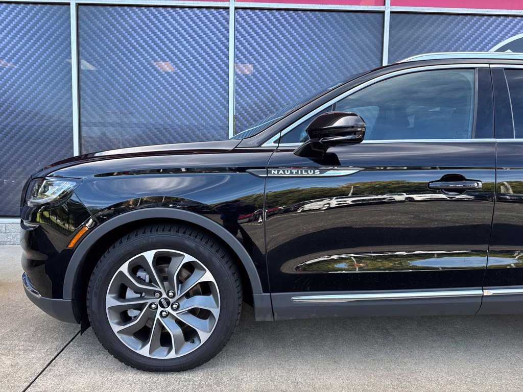 Used 2023 Lincoln Nautilus Reserve AWD/4WD image 16
