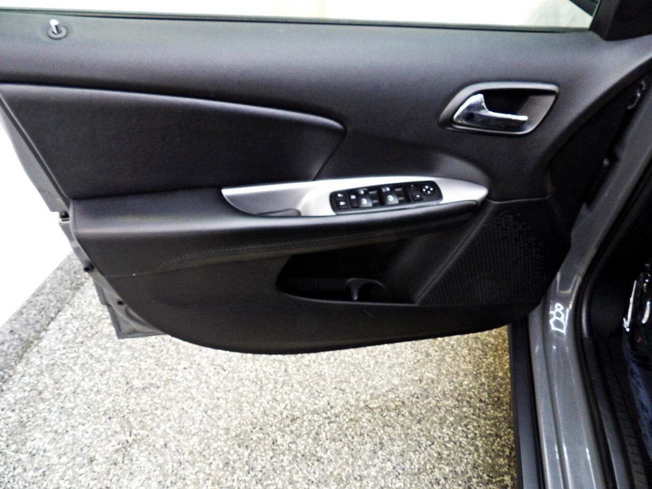 Used 2020 Dodge Journey SE w/ SE Popular Equipment Group FWD image 7