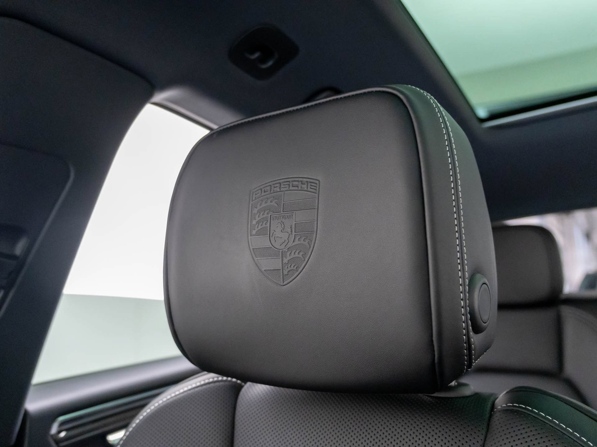 New 2026 Porsche Macan Turbo AWD/4WD image 31