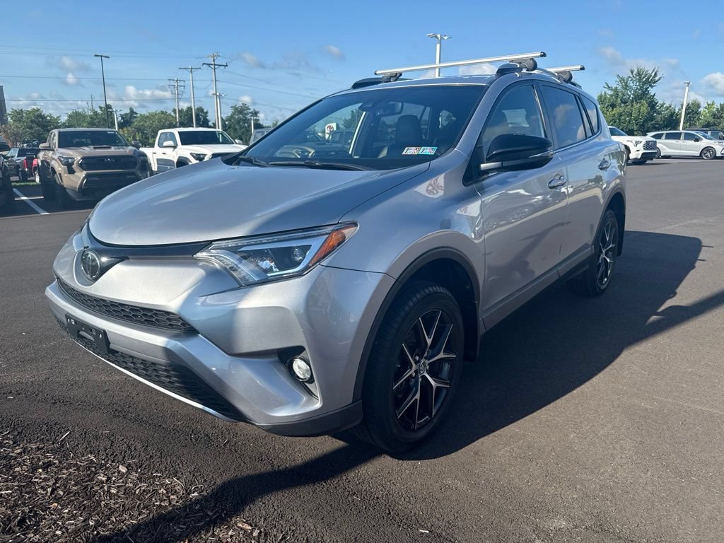 Used 2019 Chevrolet Traverse LT FWD image 2