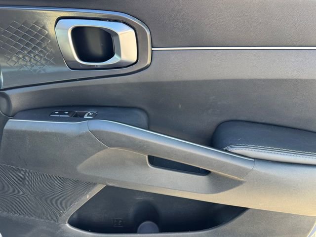 Used 2023 Kia Sorento S w/ Panoramic Sunroof Package image 7