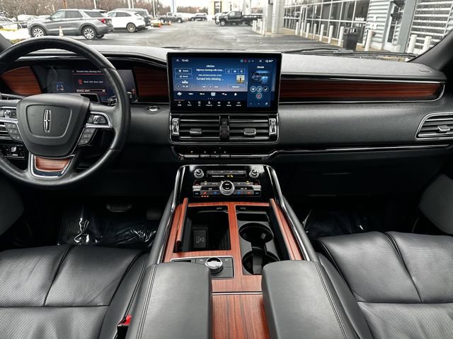 Used 2024 Lincoln Navigator Reserve image 15