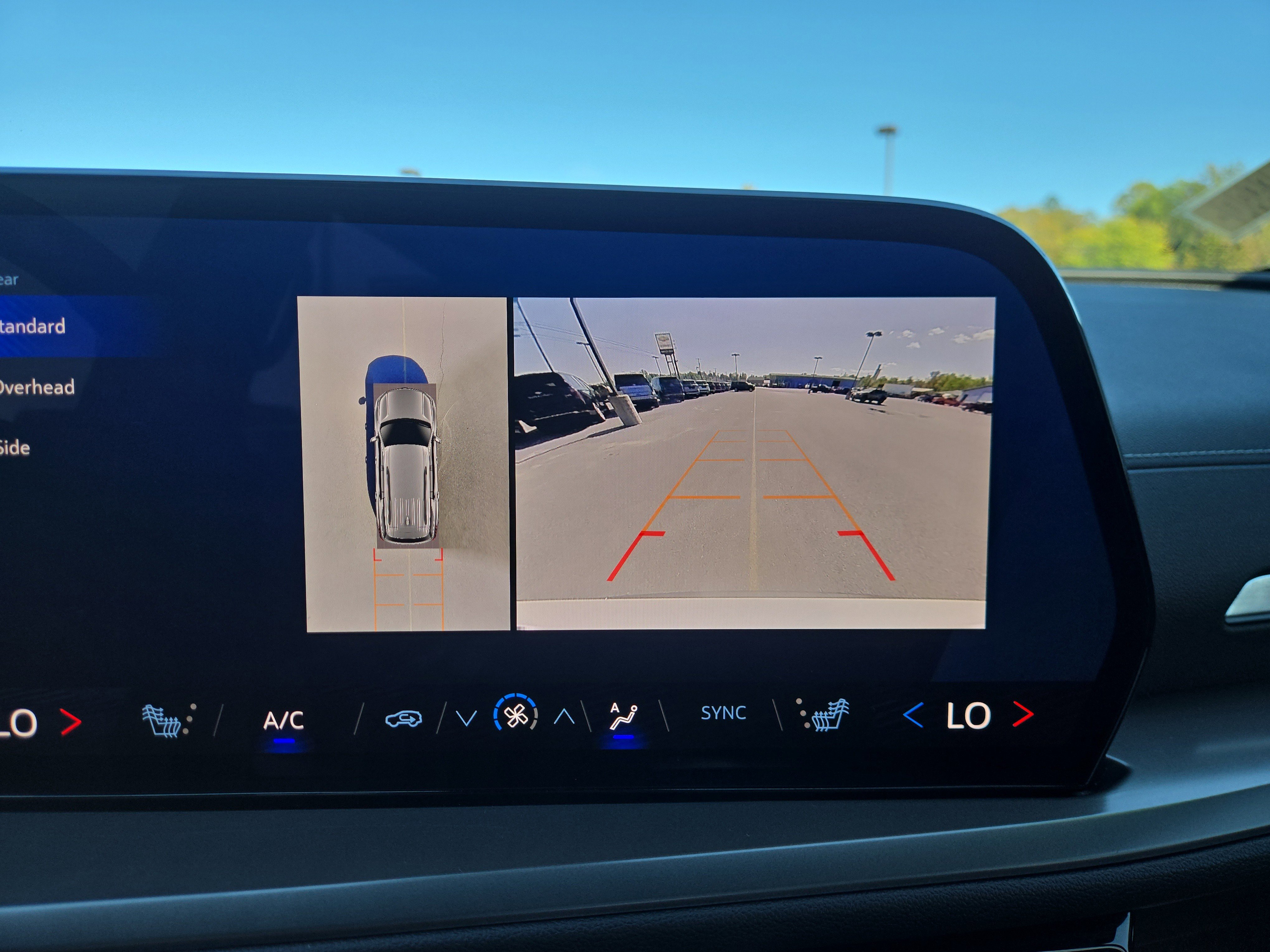 Used 2024 Chevrolet Traverse LT image 27