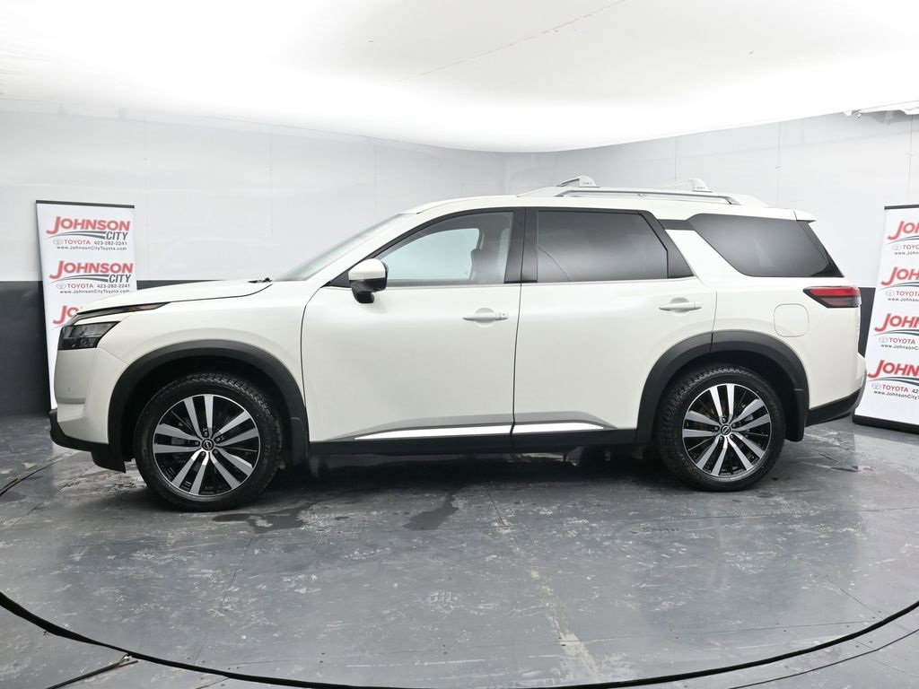 Used 2024 Nissan Pathfinder Platinum w/ Cargo Package image 5