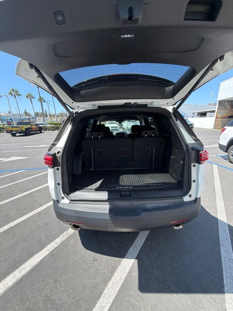 Used 2023 Chevrolet Traverse LT w/ Rear Camera Mirror Package AWD/4WD image 13
