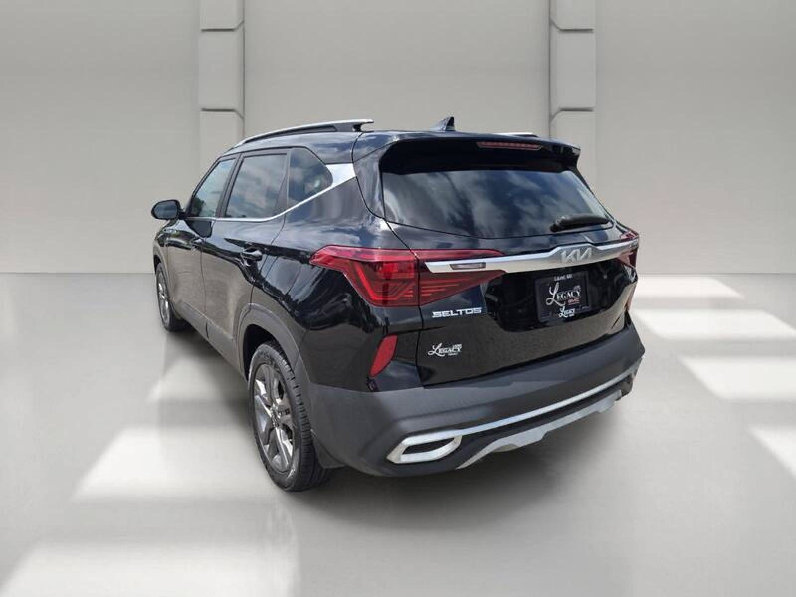 Used 2023 Kia Seltos S FWD image 5