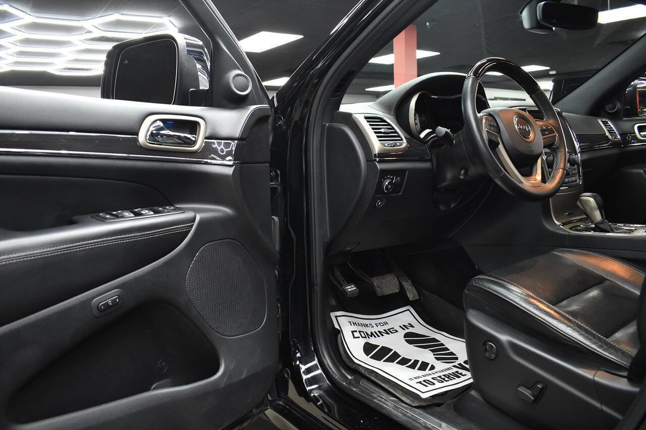 Used 2017 Jeep Grand Cherokee Overland image 16