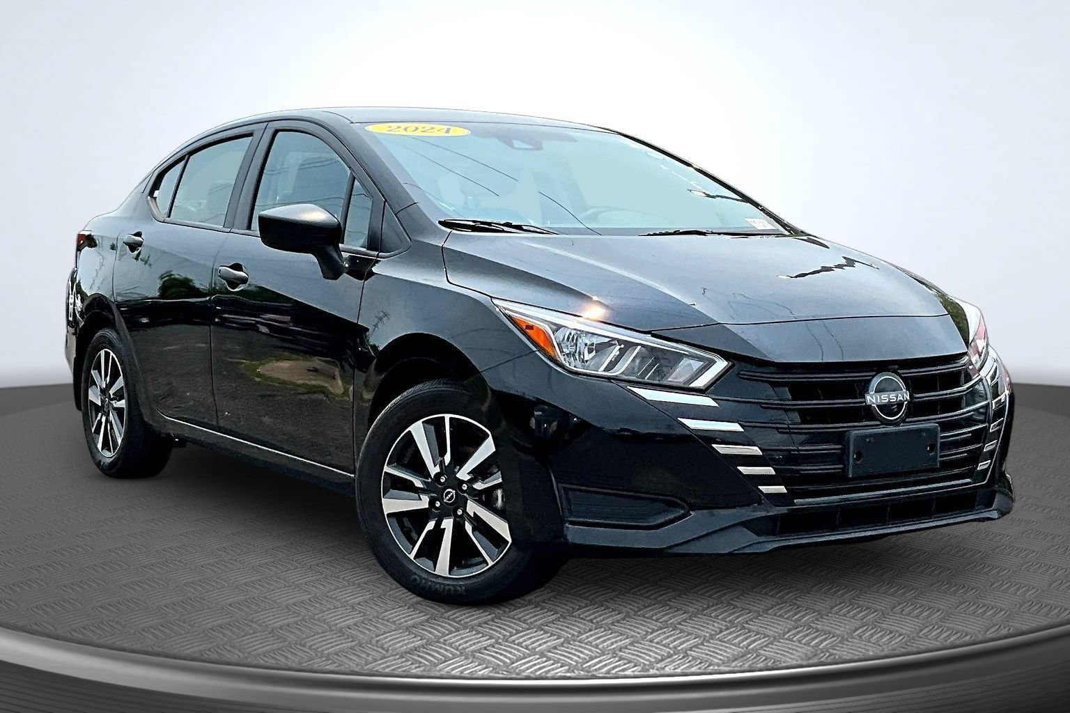 Used 2024 Nissan Versa S w/ S Plus Package FWD image 2