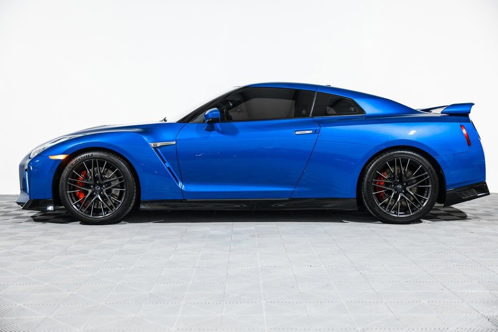Used 2021 Nissan GT-R Premium AWD/4WD image 12
