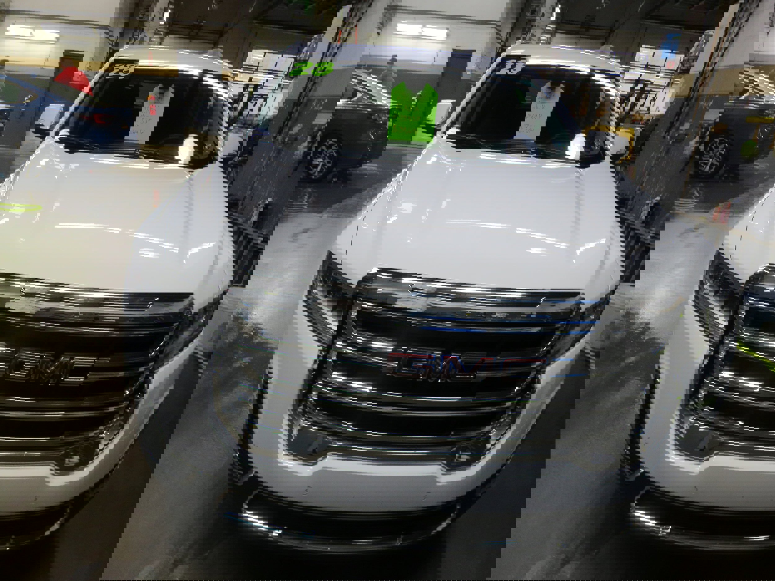 Used 2023 GMC Acadia SLE w/ Driver Convenience Package image 2