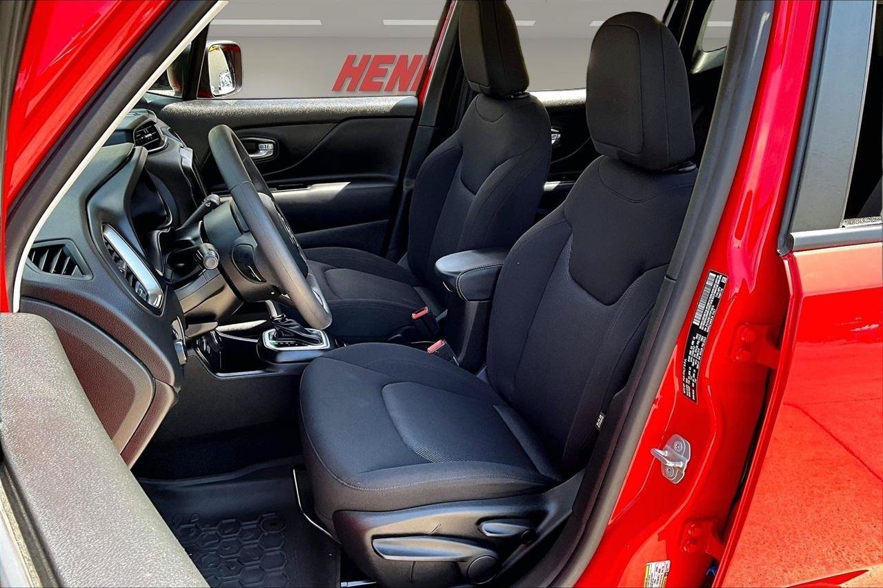 Used 2023 Jeep Renegade Latitude AWD/4WD image 22