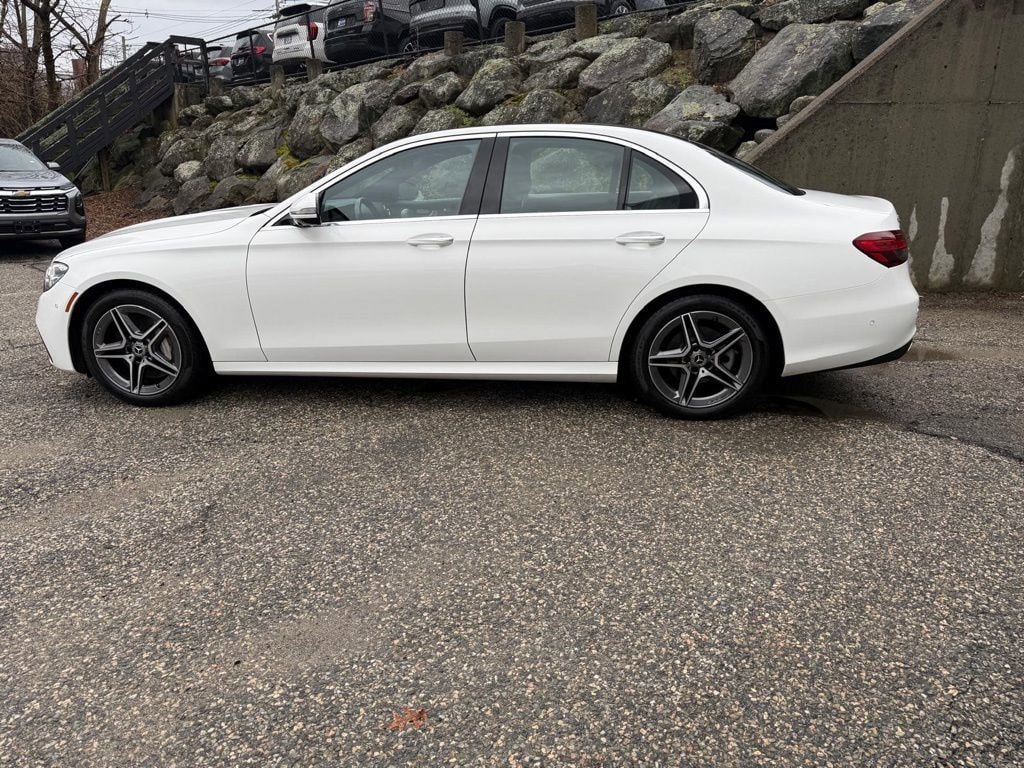 Used 2023 Mercedes-Benz E 350 4MATIC Sedan image 3