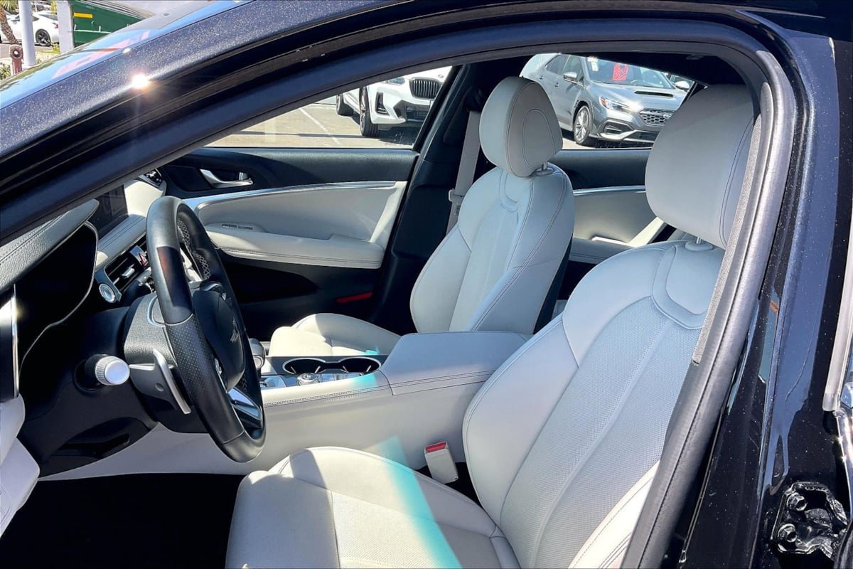 Used 2025 Genesis G70 2.5T RWD image 22