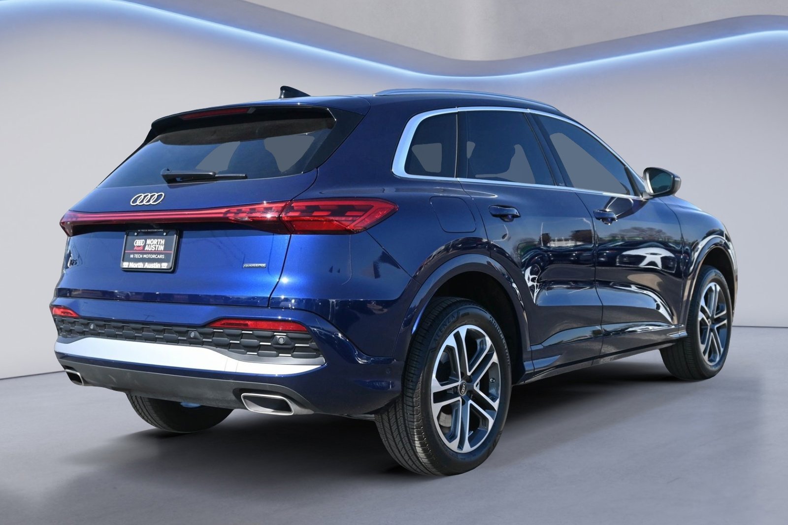 Certified 2025 Audi Q5 Premium w/ Convenience Package image 2