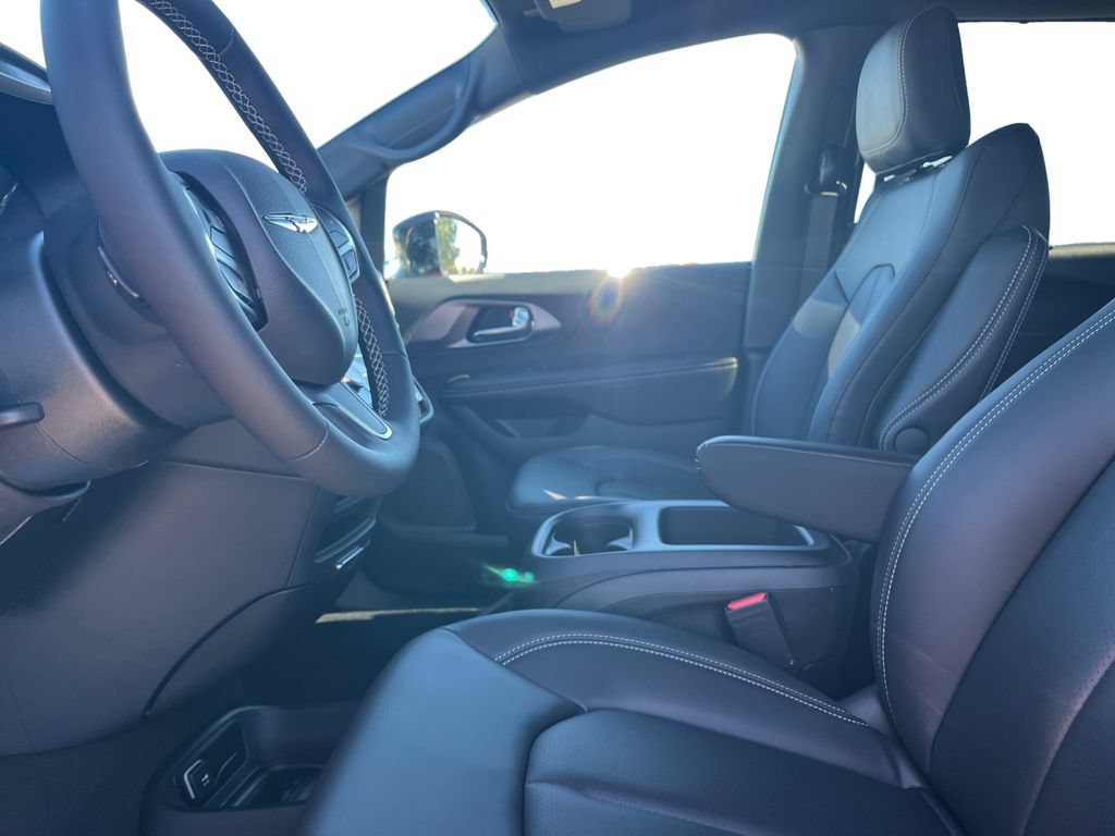New 2026 Chrysler Pacifica Select FWD image 19