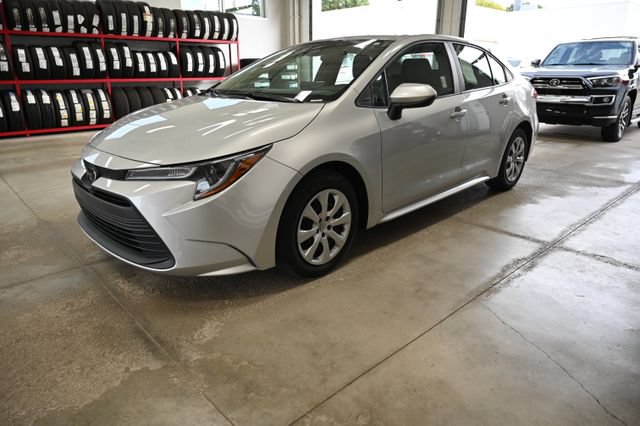 Used 2023 Toyota Corolla LE FWD image 8