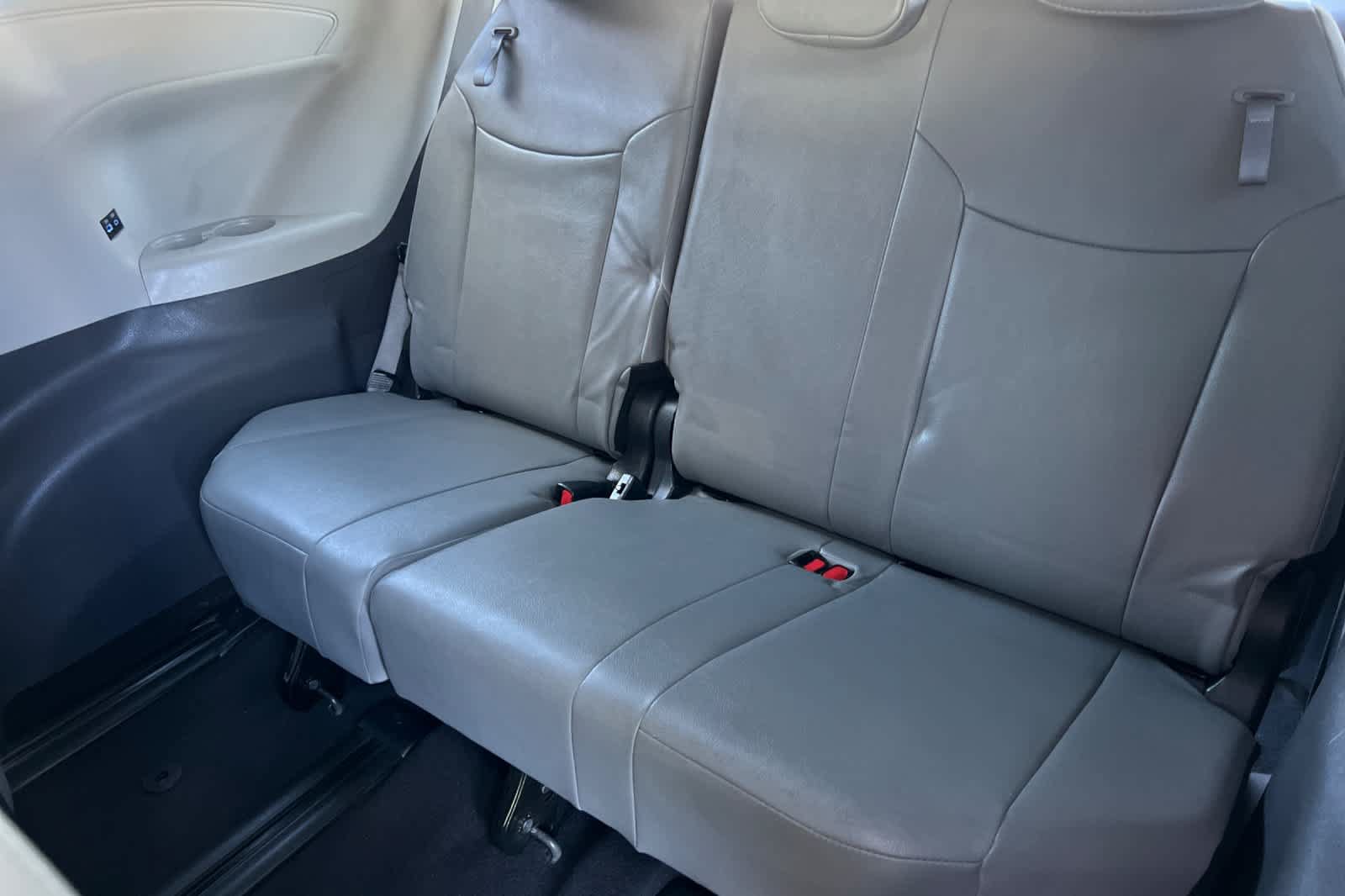 Used 2023 Toyota Sienna XLE AWD/4WD image 16