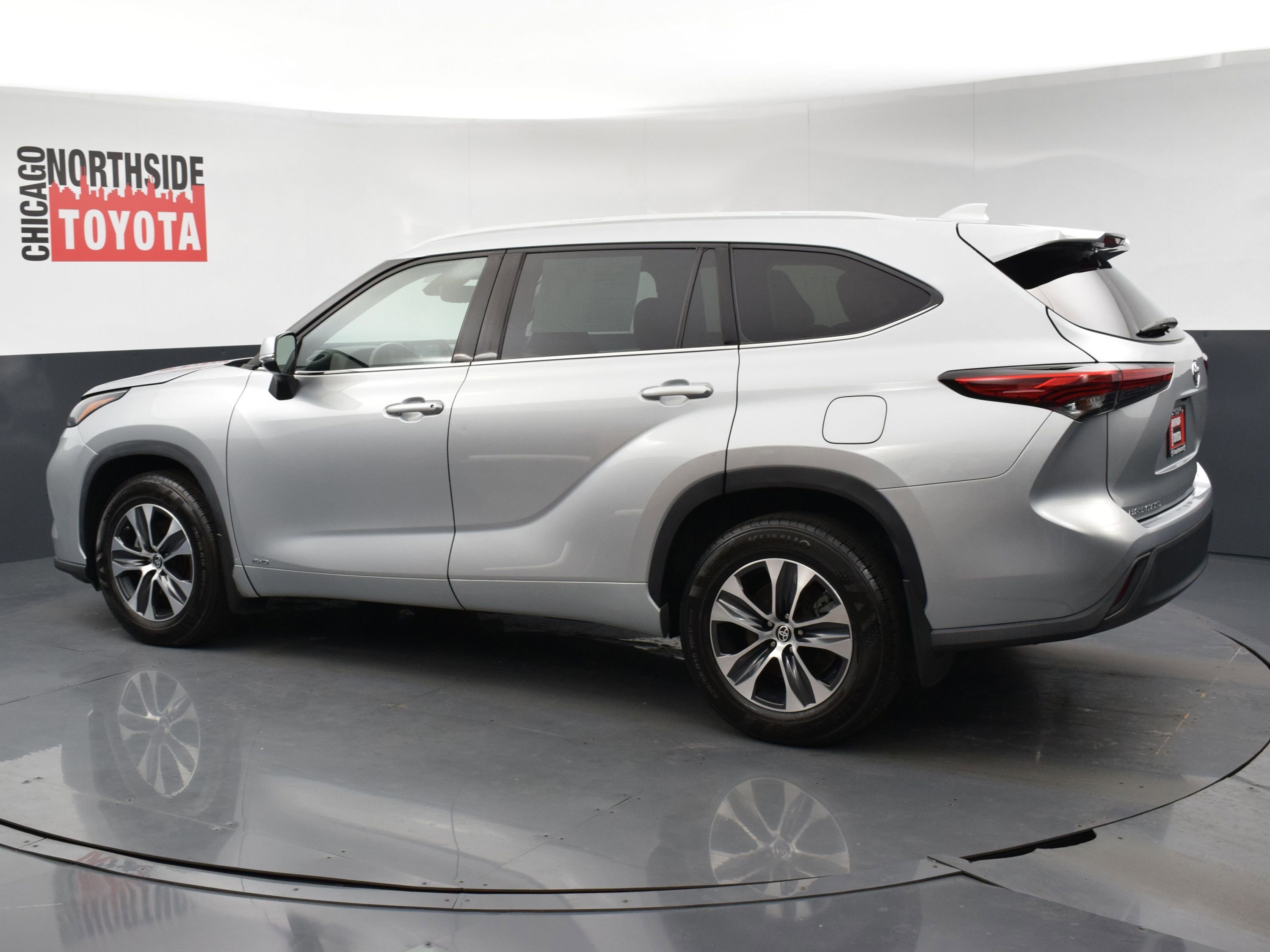 Used 2022 Toyota Highlander XLE AWD/4WD video 2