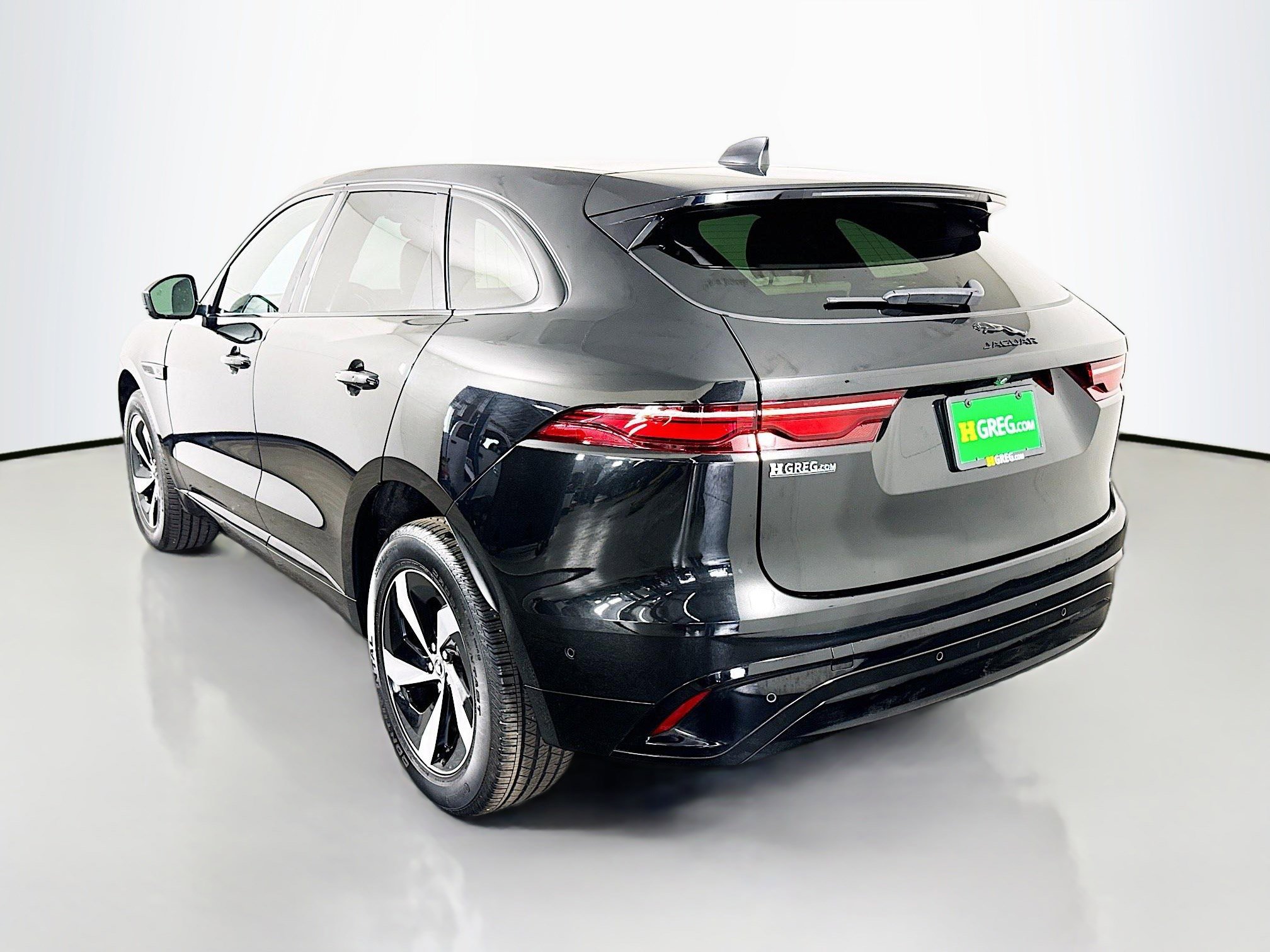 Used 2024 Jaguar F-PACE R-Dynamic S image 7
