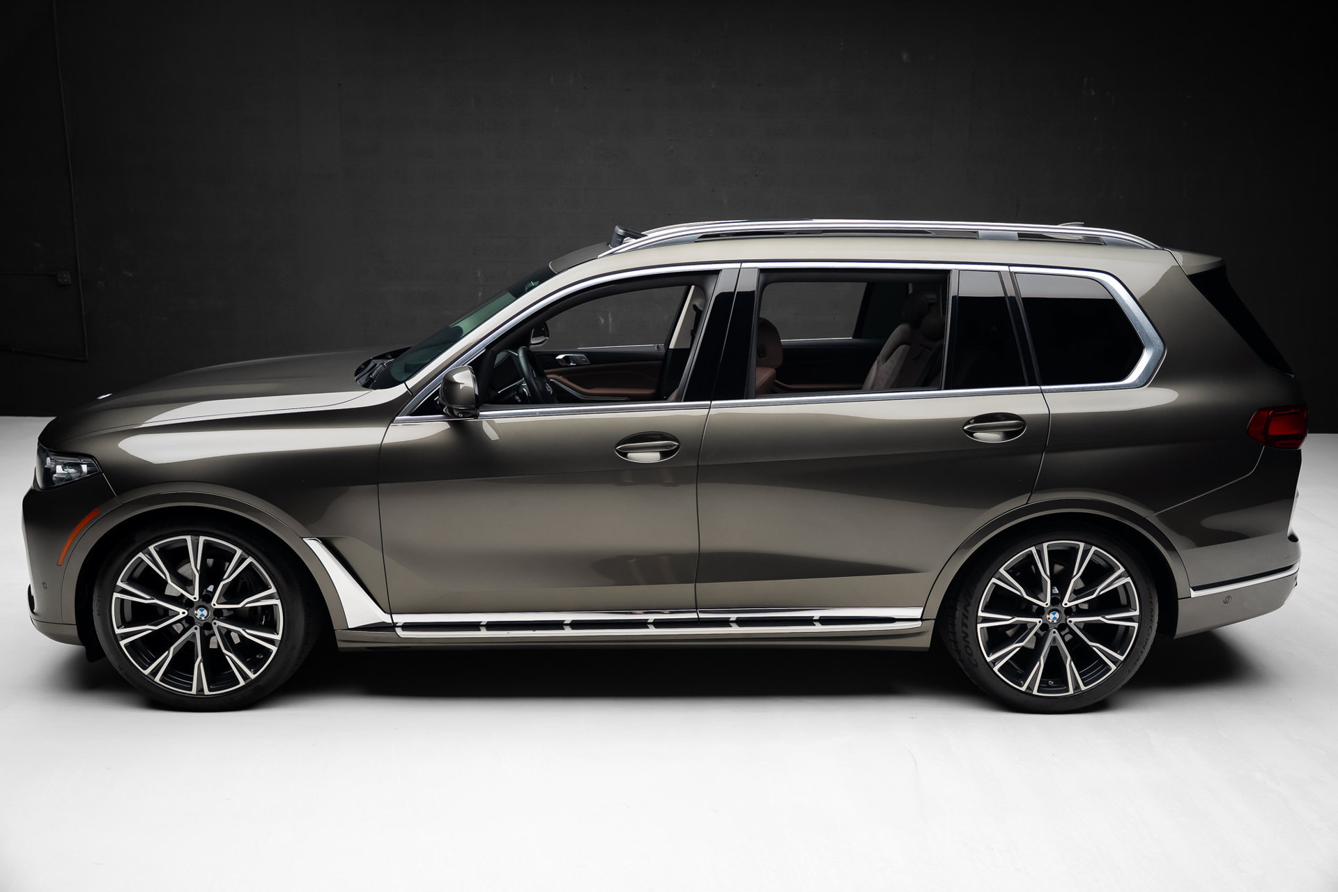Used 2020 BMW X7 xDrive40i w/ Parking Assistance Package AWD/4WD image 16