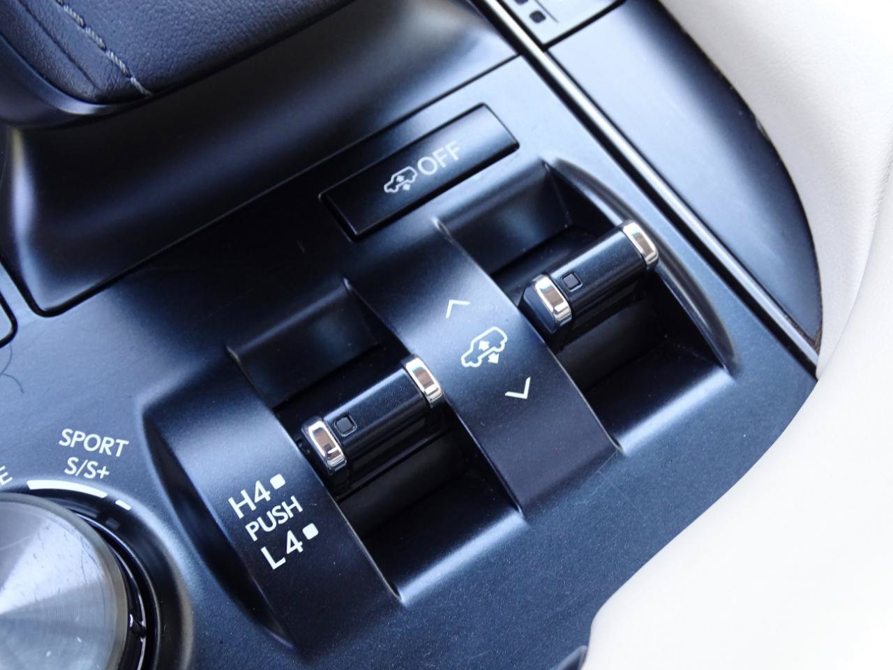 Used 2016 Lexus LX 570 4WD w/ Luxury Package image 26