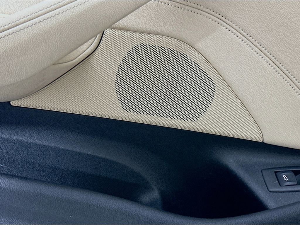 Used 2020 BMW 530i w/ Lighting Package image 19