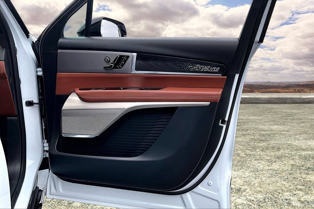 Certified 2026 Cadillac Vistiq Platinum AWD/4WD image 29
