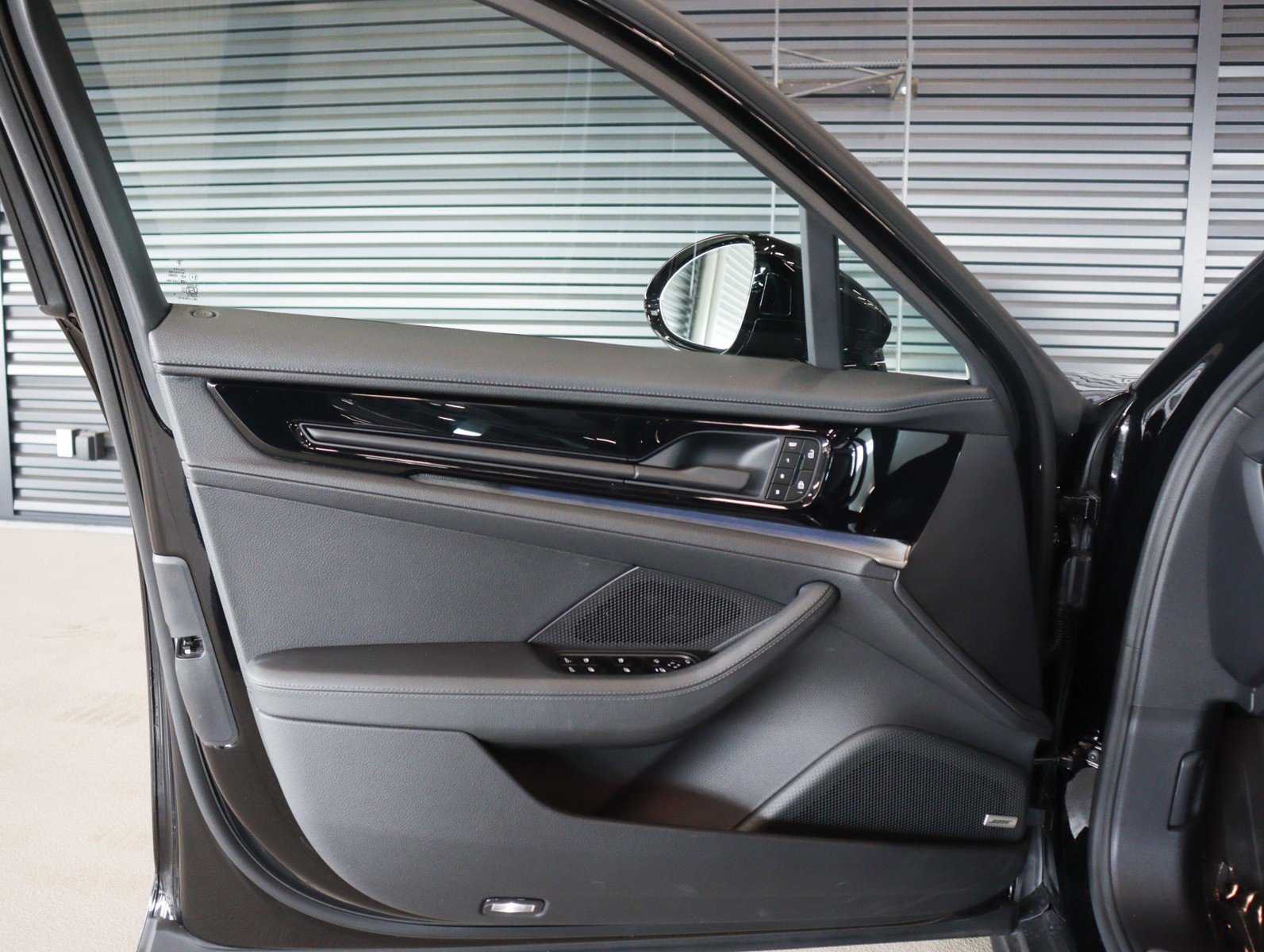 Certified 2025 Porsche Panamera 4 image 22