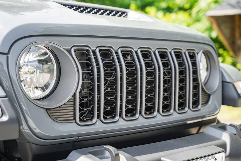New 2025 Jeep Gladiator Sport AWD/4WD image 10