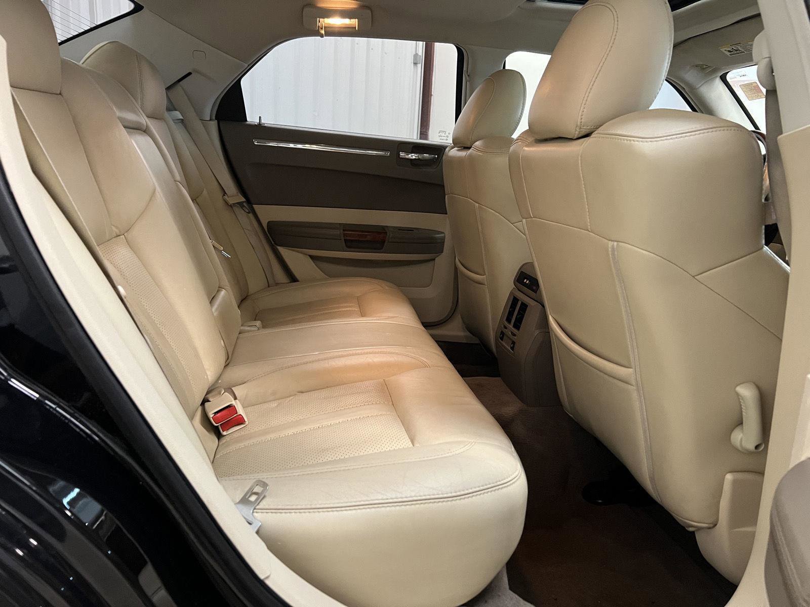 Used 2008 Chrysler 300 C image 30