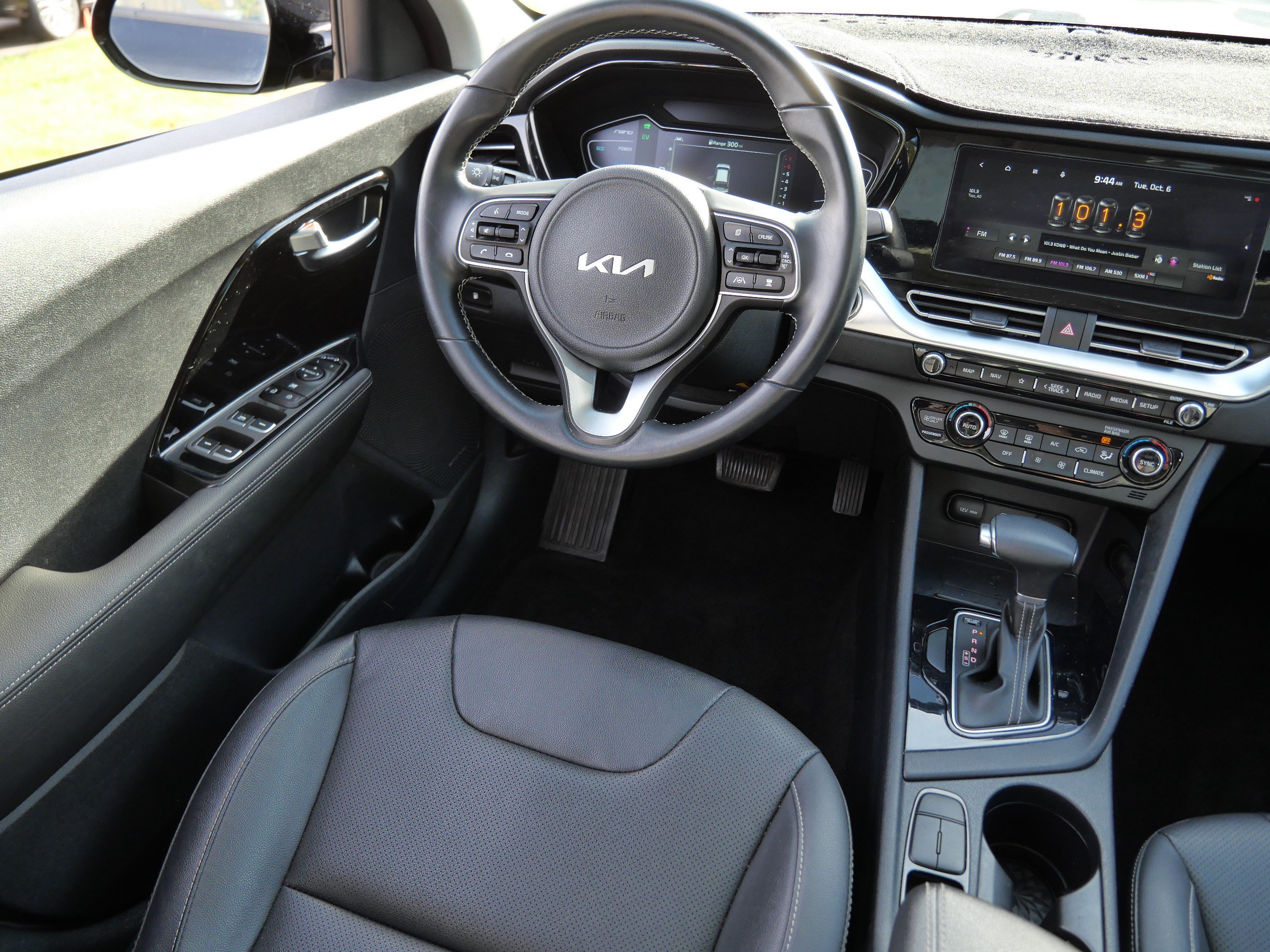 Used 2022 Kia Niro Touring Special Edition FWD image 9