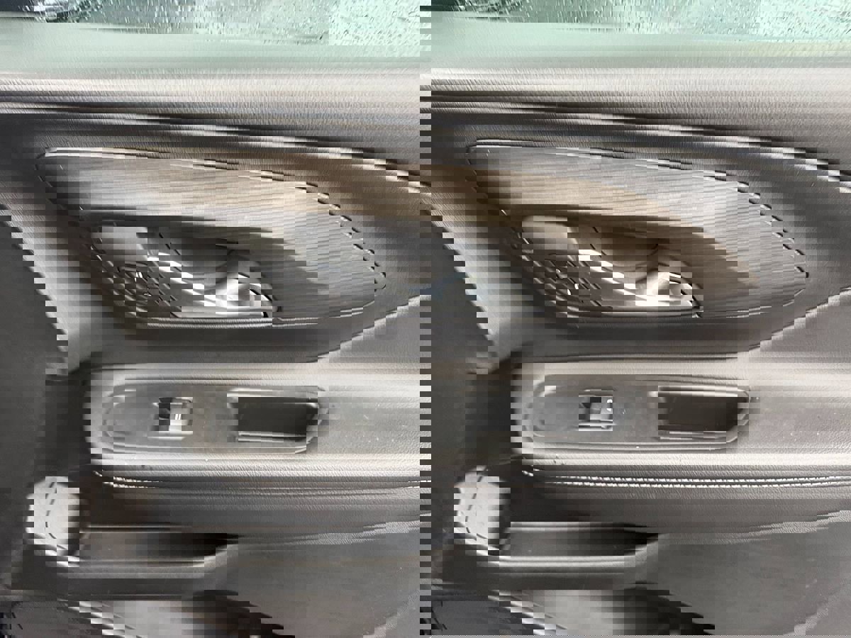 Used 2022 GMC Terrain SLT w/ Infotainment Package II image 23