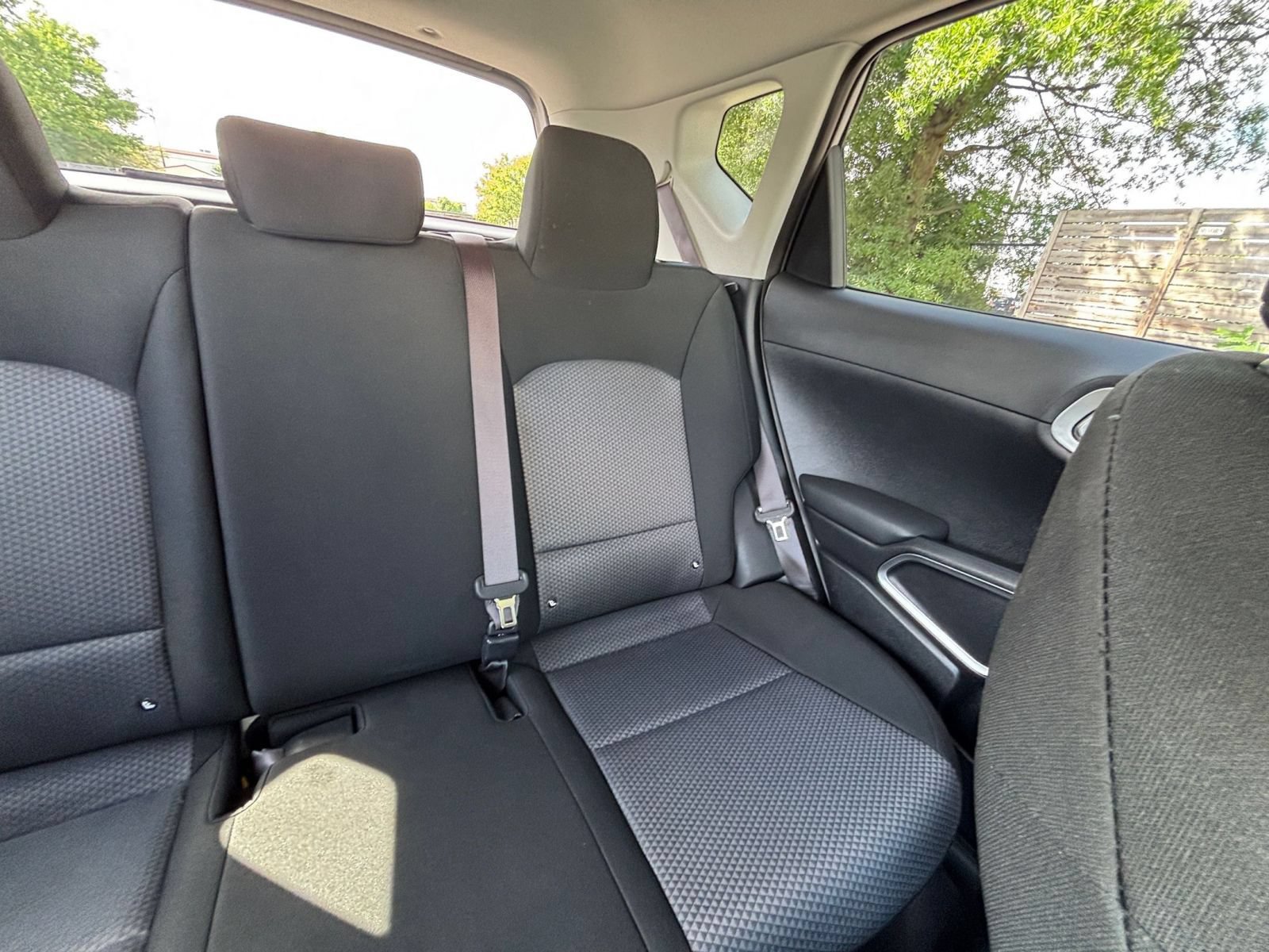 Used 2025 Kia Soul LX w/ LX Technology Package FWD image 36