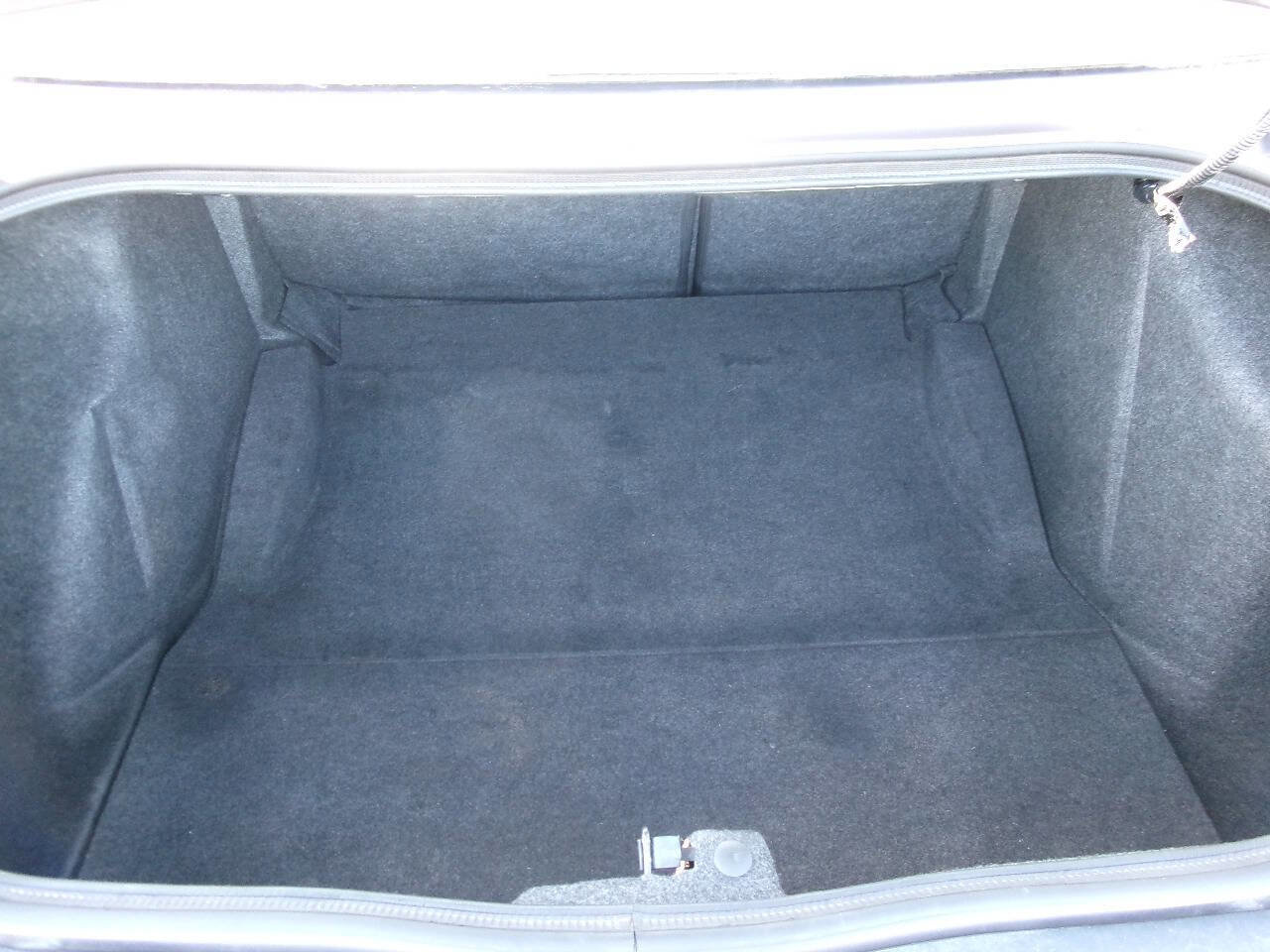 Used 2015 Dodge Challenger SXT image 16