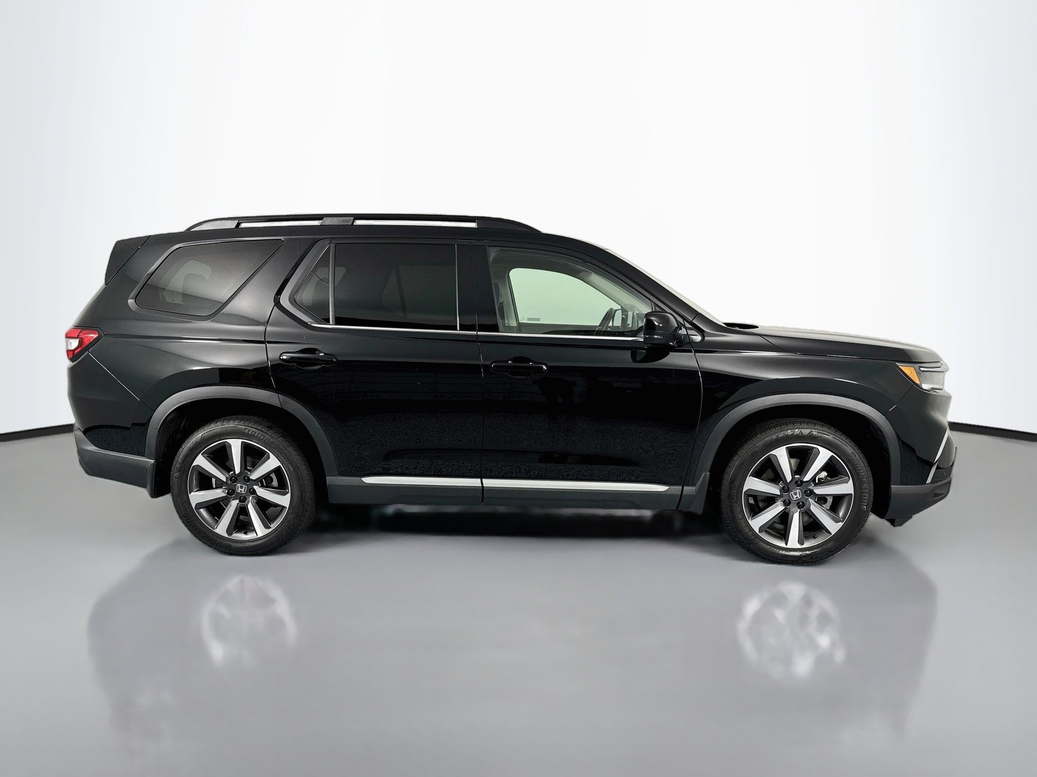Certified 2024 Honda Pilot Touring image 4