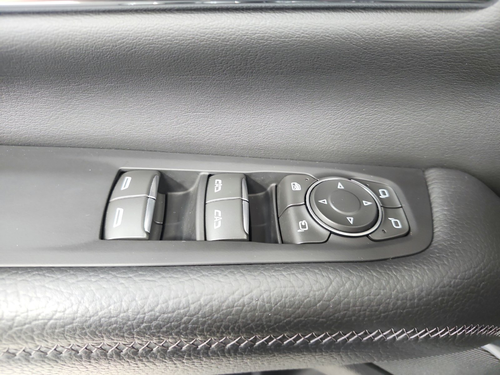 Used 2025 GMC Yukon Denali AWD/4WD image 34