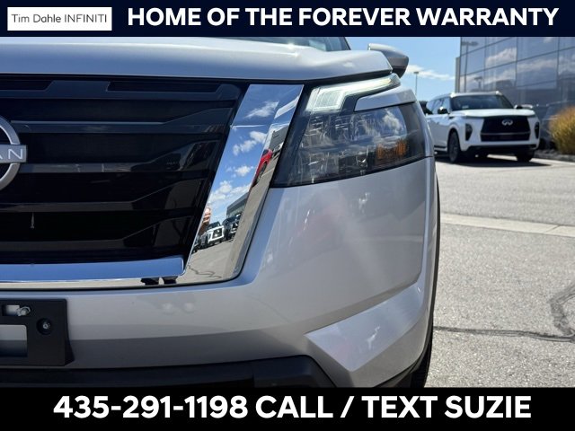 Used 2023 Nissan Pathfinder SV w/ SV Premium Package image 8