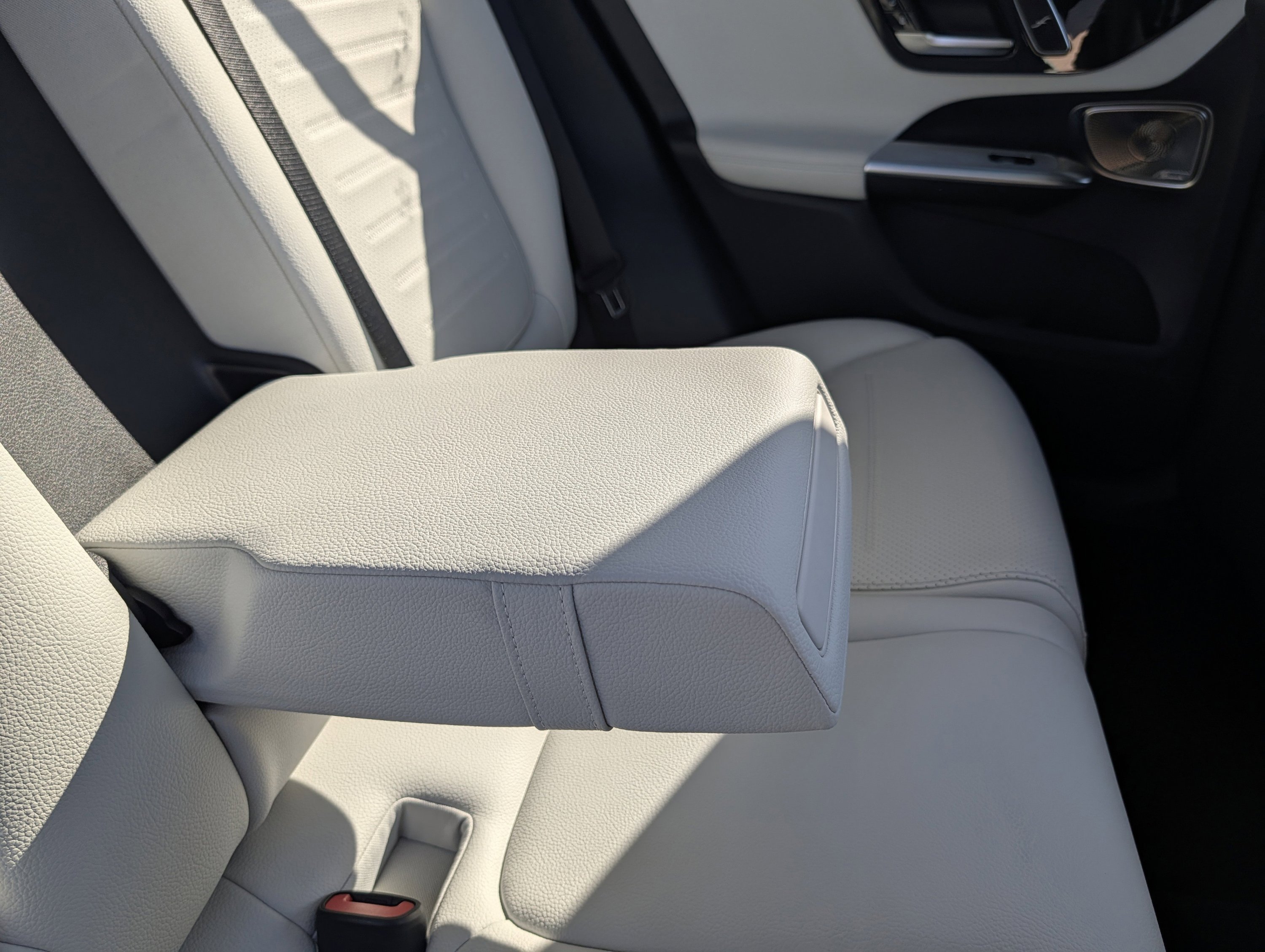 Used 2023 Mercedes-Benz GLC 300 w/ AMG Line image 39
