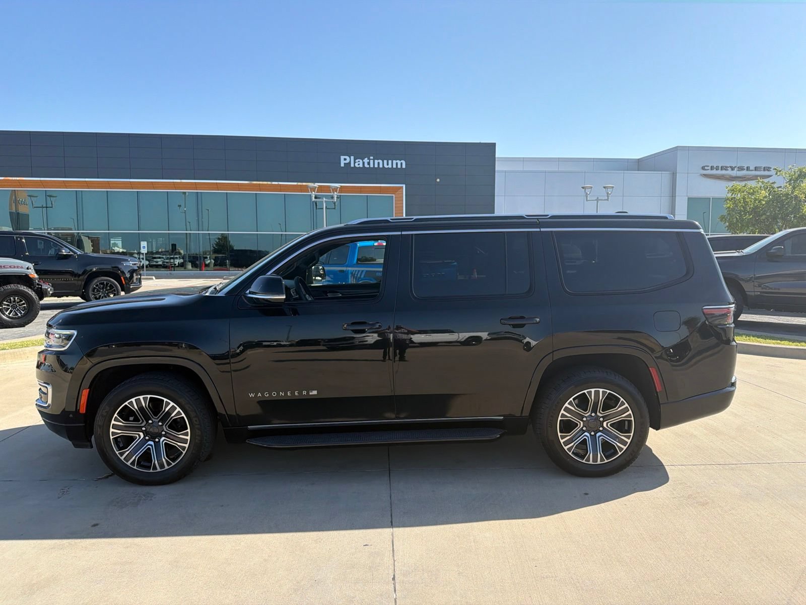 Used 2024 Jeep Wagoneer Series II w/ Flexible Seating Group AWD/4WD video 2