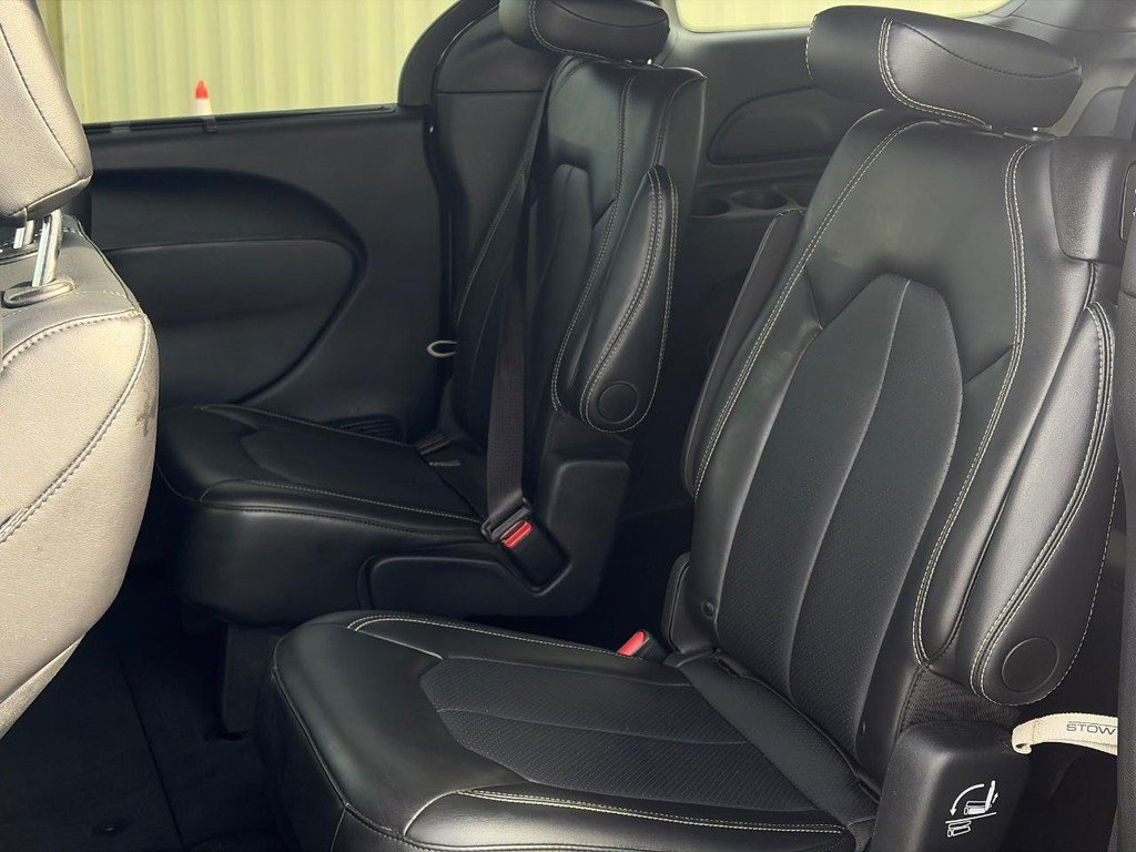 Used 2025 Chrysler Pacifica Select FWD image 10