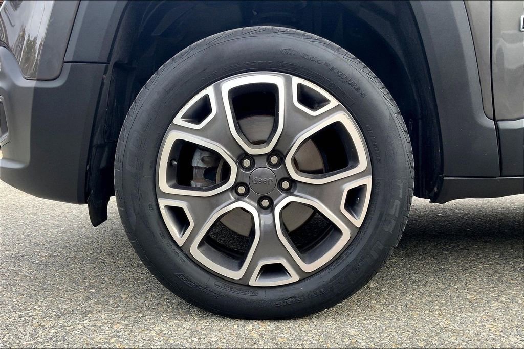 Used 2016 Jeep Renegade Limited image 11