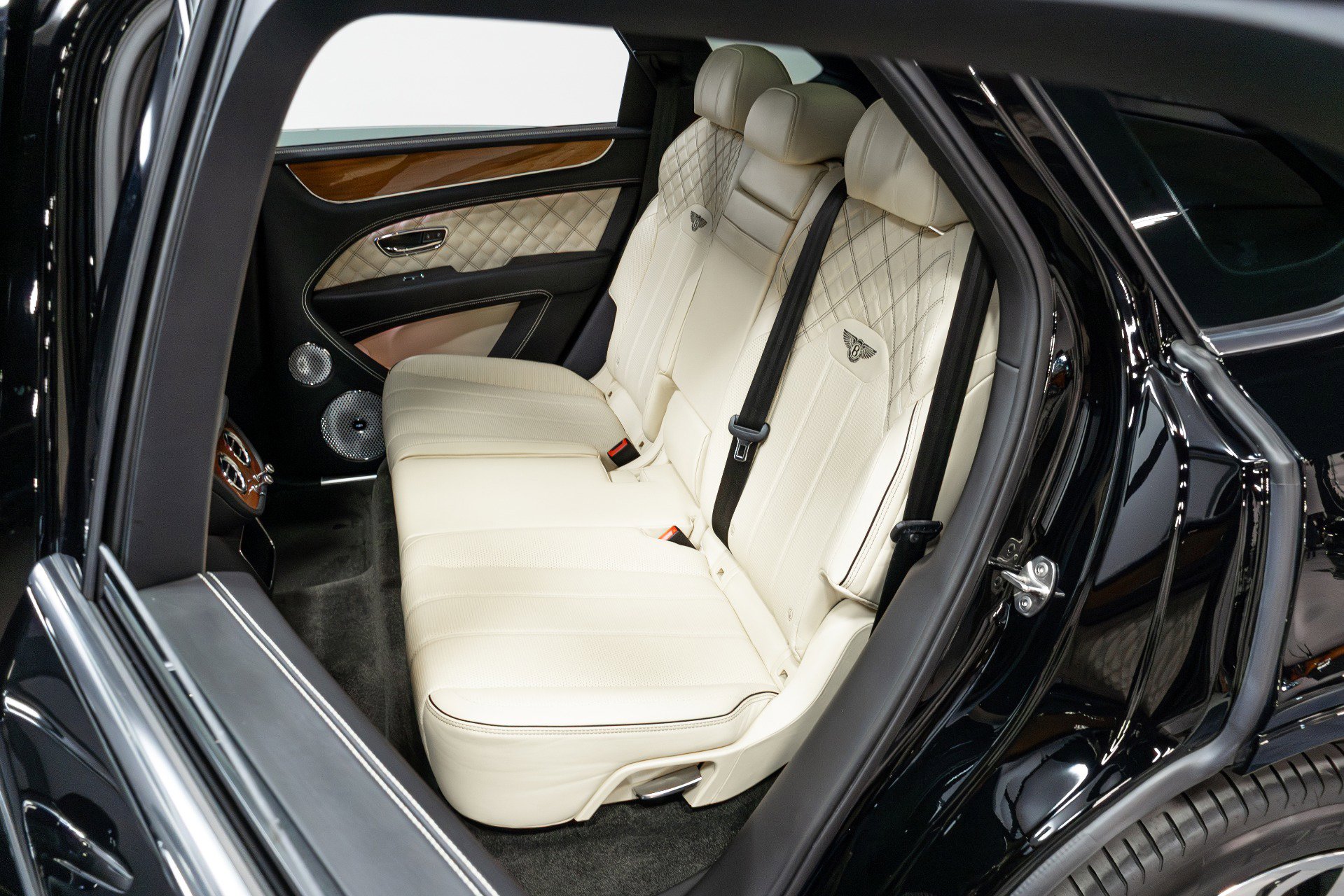 Used 2021 Bentley Bentayga w/ First Edition Specification AWD/4WD image 41