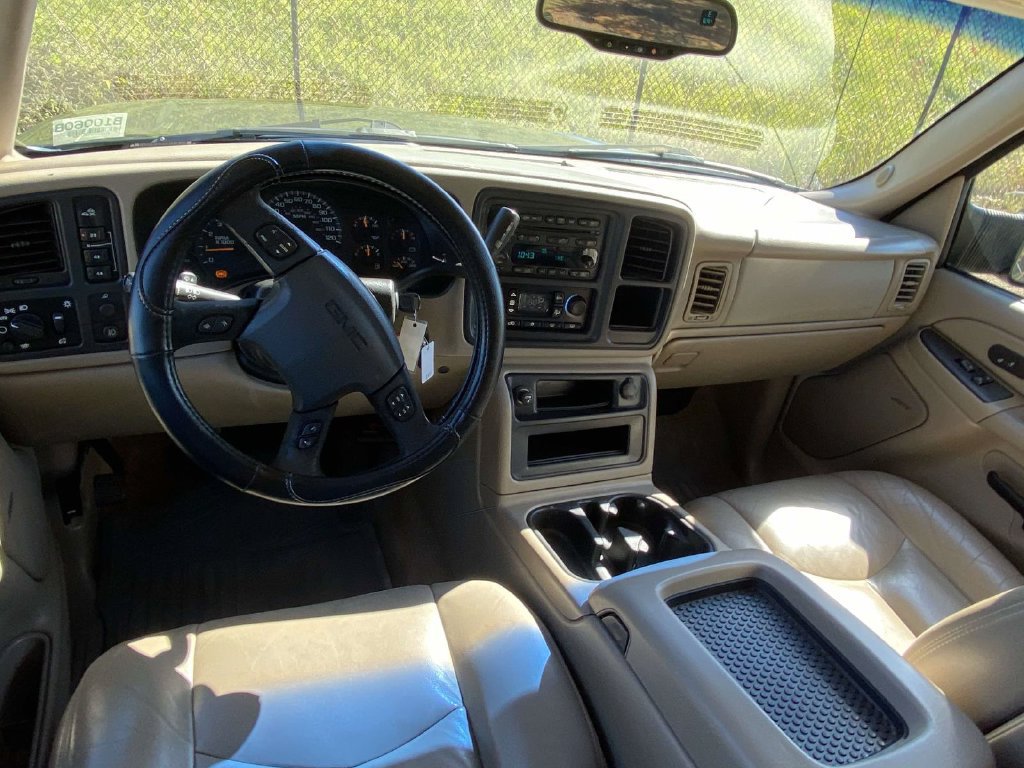 Used 2005 GMC Sierra 2500 SLT w/ Heavy-Duty Power Package AWD/4WD image 15