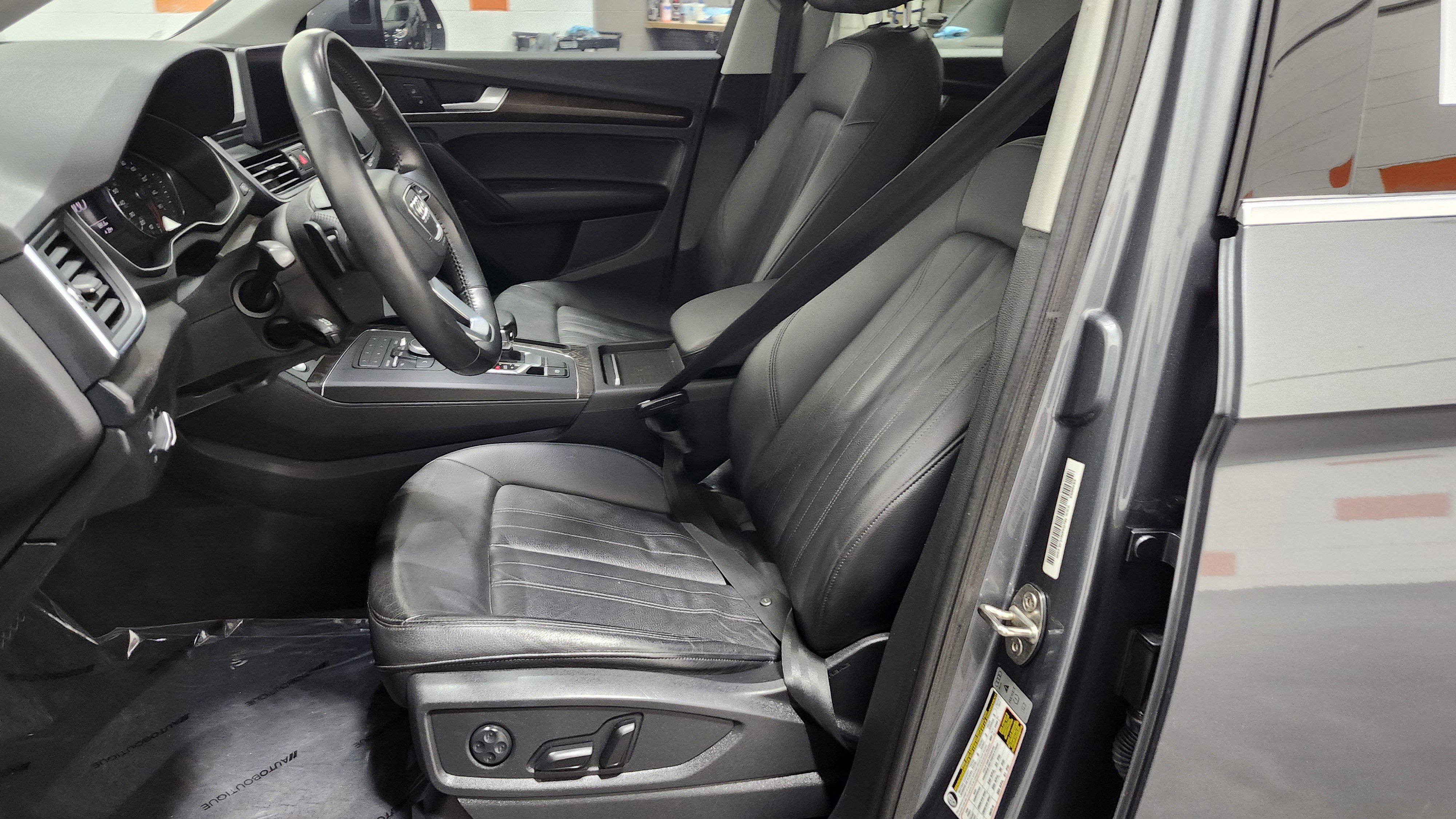 Used 2020 Audi Q5 Premium w/ Convenience Package image 25