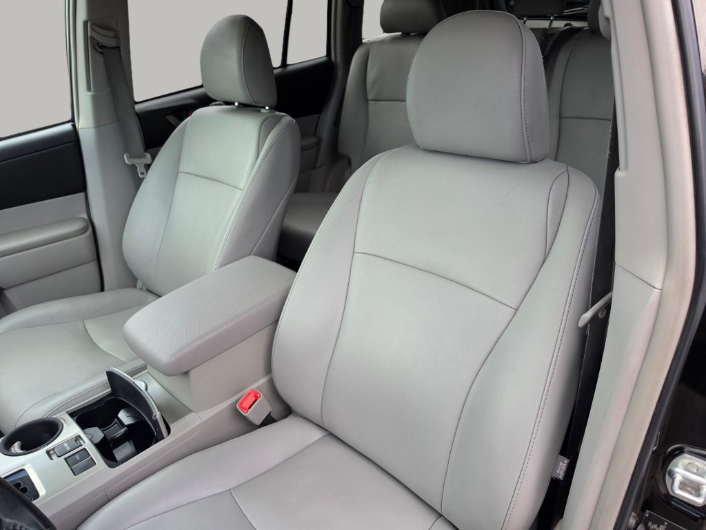 Used 2011 Toyota Highlander SE w/ Tow Pkg FWD image 25