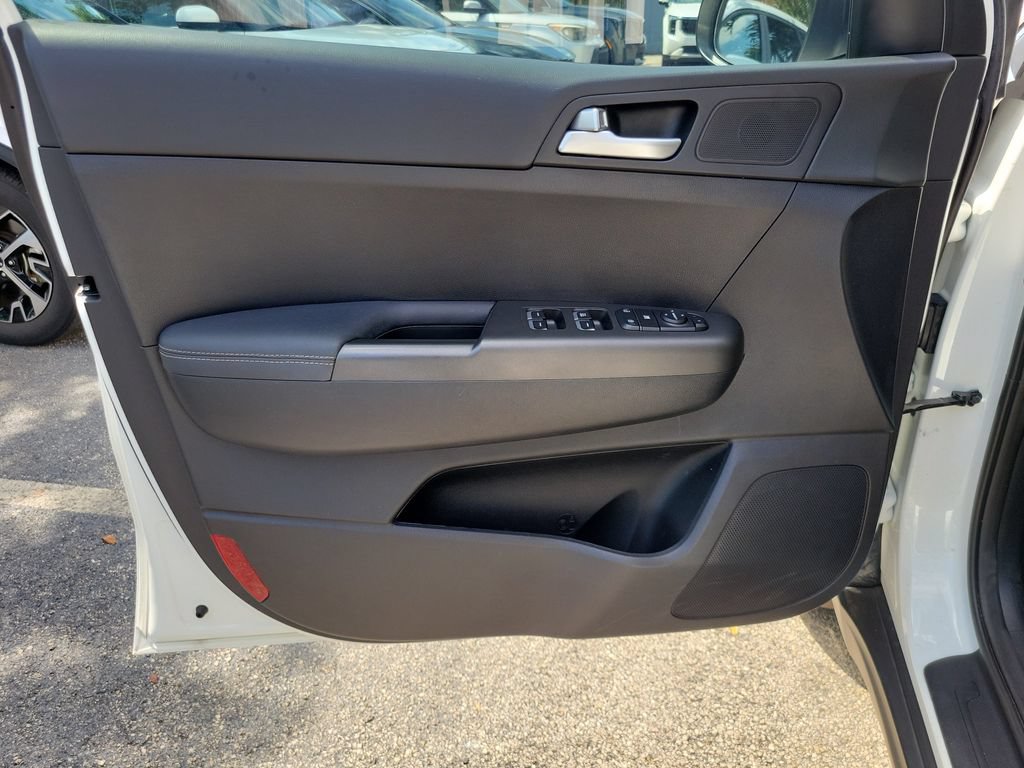 Certified 2022 Kia Sportage LX FWD image 16
