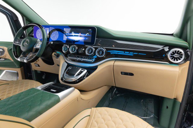 Used 2022 Mercedes-Benz Metris Passenger image 2